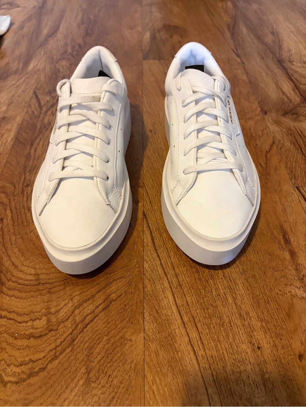Adidas Original Sleek White Gold Plataform women US 8.5 Excellent condition